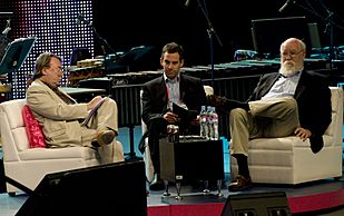 Archivo:Christopher Hitchens, Sam Harris y Daniel Dennett en CDI 2009