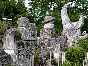 Archivo:Coral Castle 1