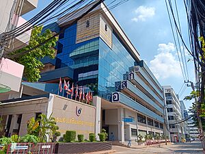 Archivo:Department of Industrial Promotion building, Bangkok 01