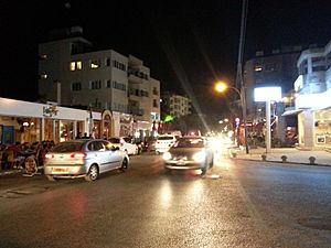 Archivo:Dereboyu at night North Nicosia 3