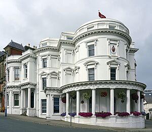 Archivo:Douglas - legislative building - Tynwald - SE view