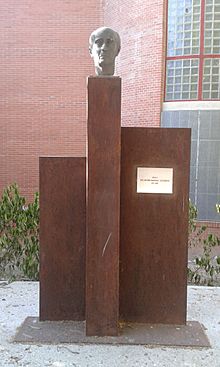 Estàtua a José Antonio Maravall Casesnoves.jpg