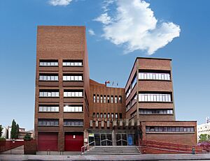 Archivo:Fachada de la Biblioteca Pública de León