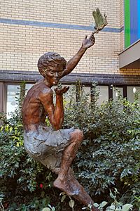 Great Ormond Street Hospital, Peter Pan statue