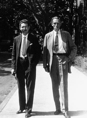 Archivo:H. P. Lovecraft and Frank Belknap Long in Brooklyn, 1931