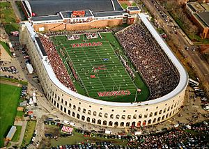 Archivo:Harvard Stadium - 2006 1