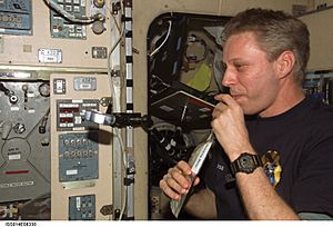 Archivo:ISS014-E-08330 (27 Nov. 2006) --- European Space Agency (ESA) astronaut Thomas Reiter