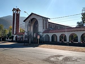Archivo:Iglesia Nuestra Señora del Carmen de Curacaví