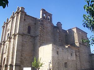 Archivo:Iglesia de San Andrés Zarza la Mayor