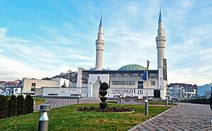 Archivo:King Abdullah Bin Abdul Aziz Al Saud Mosque, Tuzla