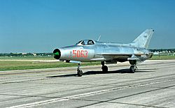 Archivo:Mikoyan-Gurevich MiG-21PF USAF