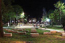 Archivo:Misiones - Plaza principal de Cerro Azul