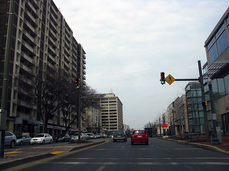 Archivo Northbound Wisconsin Ave in Friendship Village, MD