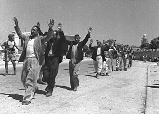 Palestinians in Ramle 1948 (cropped).jpg