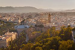 Archivo:Panorámica de la ciudad de Málaga (2)