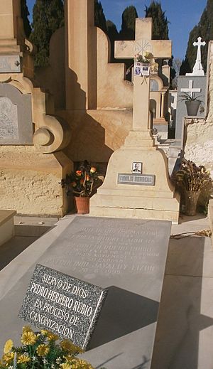 Archivo:Panteón de Pedro Herrero, Cementerio de Alicante, España