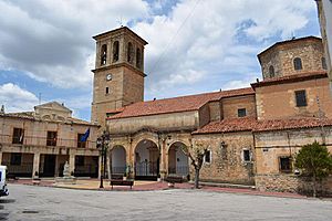 Archivo:Plaza de la Constitución - Almodóvar del Pinar