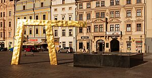Archivo:Plzeň, fontein op Náměstí Republiky met op de achtergrond Dm44251-4-4737 + Dm30552-4-159 + Dm22451-4-160 + Dm44252-4-4696 IMG 2865 2022-08-03 19.00
