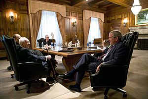 Archivo:President Bush meets with First Presidency of LDS church August 2006