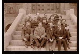Archivo:Primer grupo de ingenieros químicos, curso X, del Instituto de Tecnología de Massachusetts