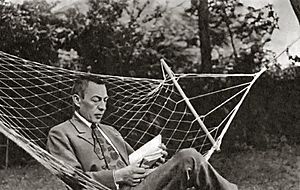 Archivo:Rachmaninoff hanging out