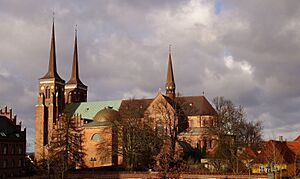 Archivo:Roskilde Domkirke - Roskilde Cathedral - approx 1280 - panoramio