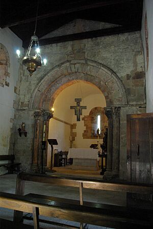 Archivo:Sariegomuerto 05 iglesia Santa Maria by-dpc