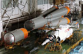 Archivo:Soyuz rocket assembly