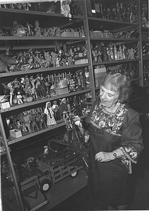 Archivo:Theresa Caplan