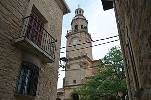 Archivo:Torre de la Iglesia de San Cemeterio y San Celedonio - Dicastillo (1)