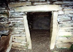 Archivo:Unstan Chambered Cairn passageway