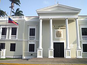 Archivo:Vista frontal Gobernación Edo. Yaracuy