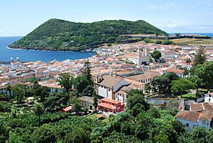 Archivo:Vista sobre Angra do Heroismo