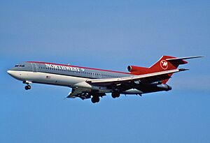 Archivo:11gg - Northwest Airlines Boeing 727-251; N203US@FLL;30.01.1998 (8064695962)