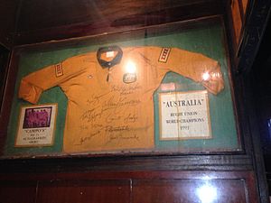 Archivo:1991 - David Campese's autographed shirt