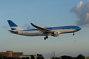 Archivo:Aerolineas Argentinas Airbus A330-200 LV-FNL (15203360984)