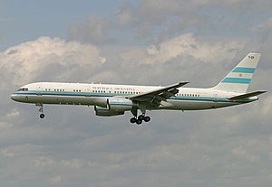 Archivo:Argentina Boeing 757-200 Tango 01 Transporte Presidencial 1 Lebeda