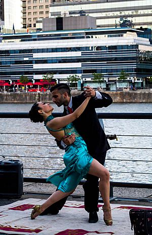 Archivo:Bailarines de Tango12345