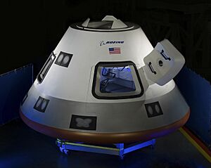 Archivo:CST-100 mock-up scene