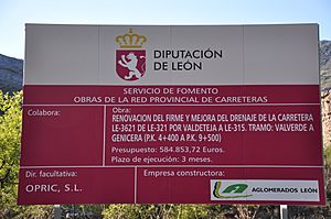 Archivo:Cartel de la Diputación para el arreglo de la carretera dirección Genicera-Valverde