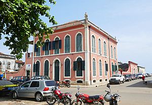 Archivo:Casa da Cultura à São Tomé (4)