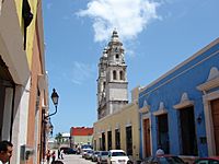Archivo:Cathedral Campeche 12 Street