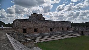 Archivo:Edificio Este del Cuadrángulo de las Monjas
