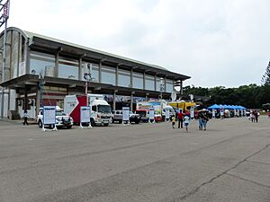 Archivo:Emergency Communication Service Vehicles and Radio Systems Display at Chengkungling Ground 20131012a