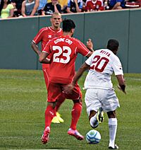 Archivo:Emre Can and Seydou Keita