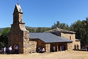 Archivo:Ermita de San Roque en Valdavido con parte del tejado restaurado