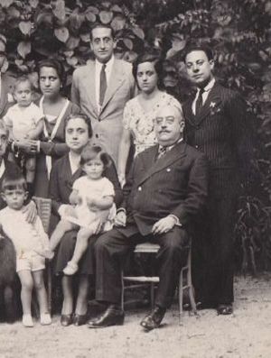 Archivo:Familia Peinador 1931-crop