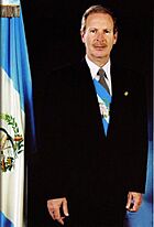 Archivo:Foto oficial de Presidente Álvaro Arzú