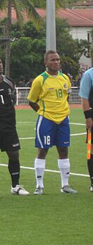 Archivo:Henry Fa'arodo (2011)