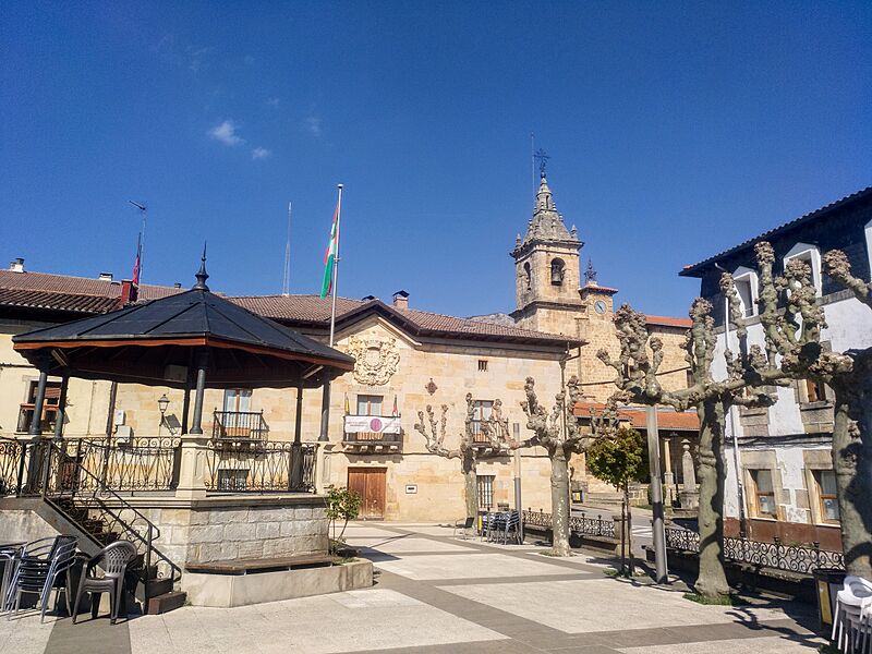 Herriko enparantza (Araia)